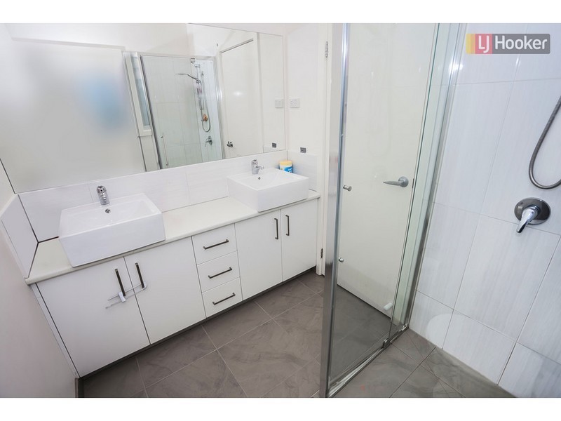 30 Periwinkle Circuit, Craigieburn VIC 3064