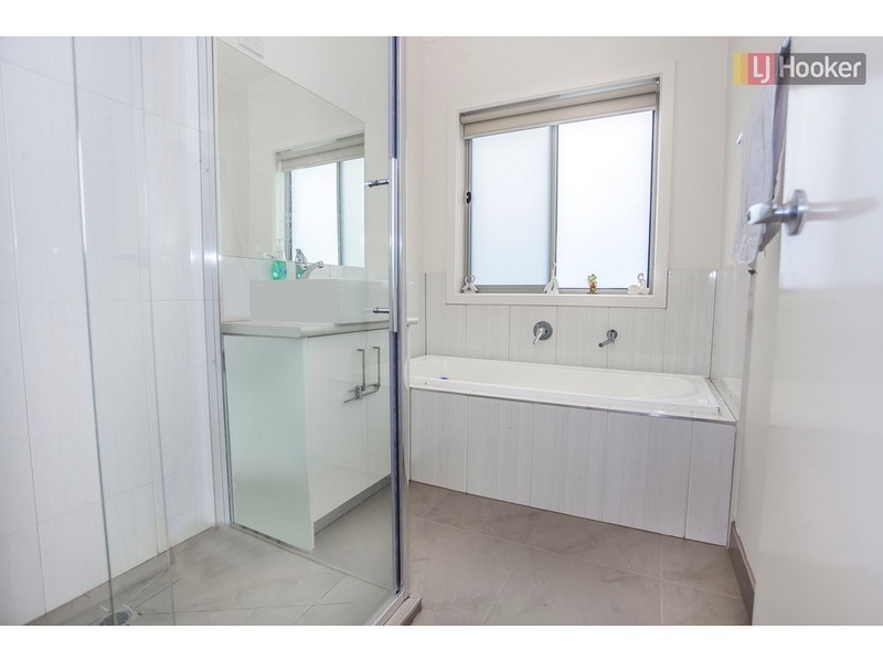 30 Periwinkle Circuit, Craigieburn VIC 3064