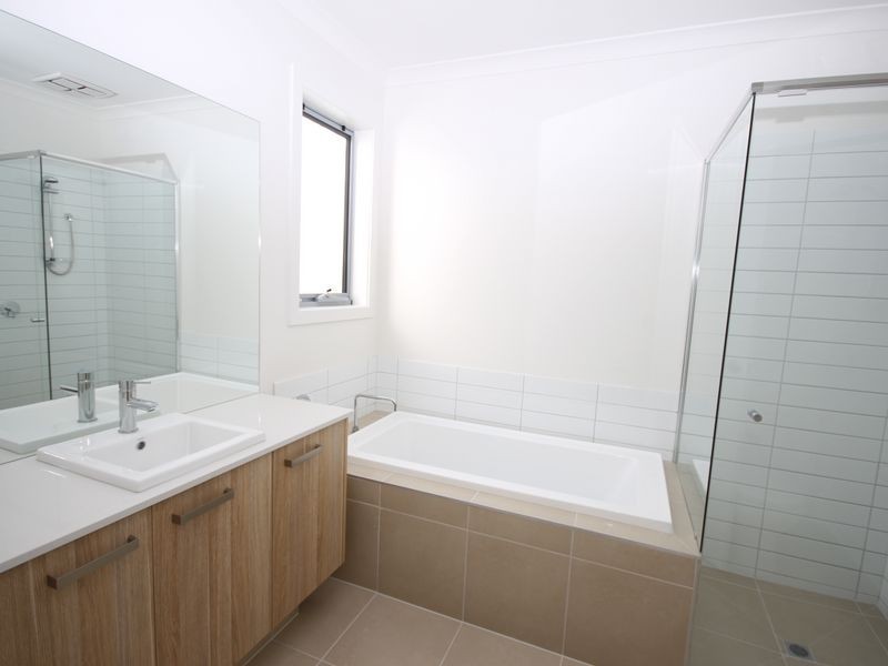 54 Bayano Way, Craigieburn VIC 3064