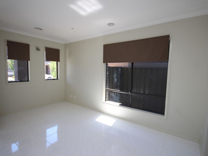 17 Furlong St, Craigieburn VIC 3064