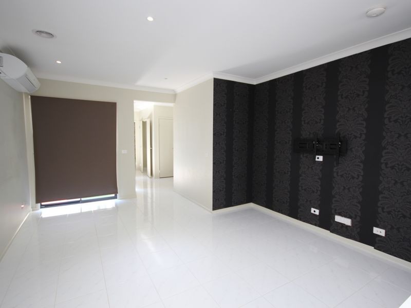 17 Furlong St, Craigieburn VIC 3064