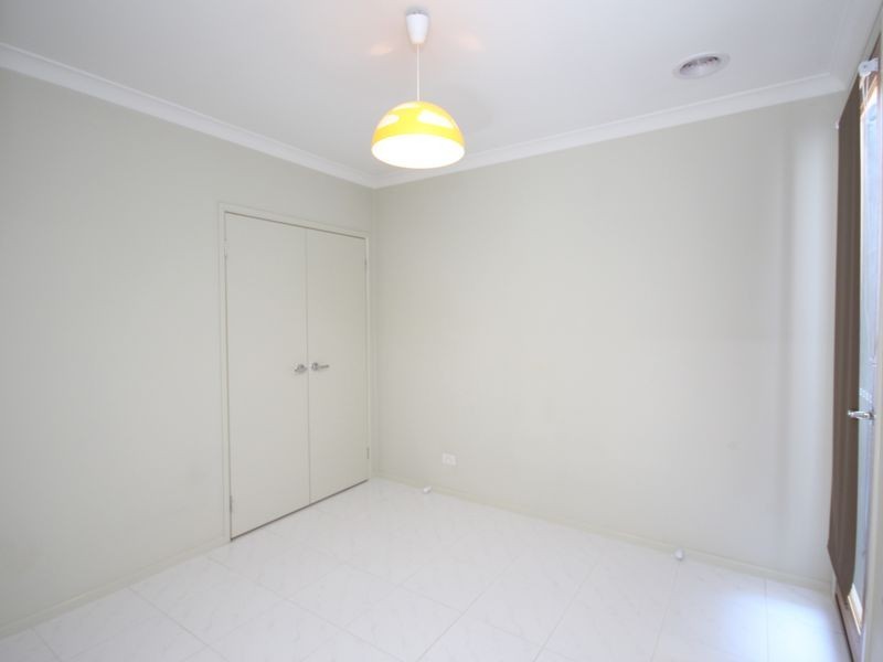 17 Furlong St, Craigieburn VIC 3064