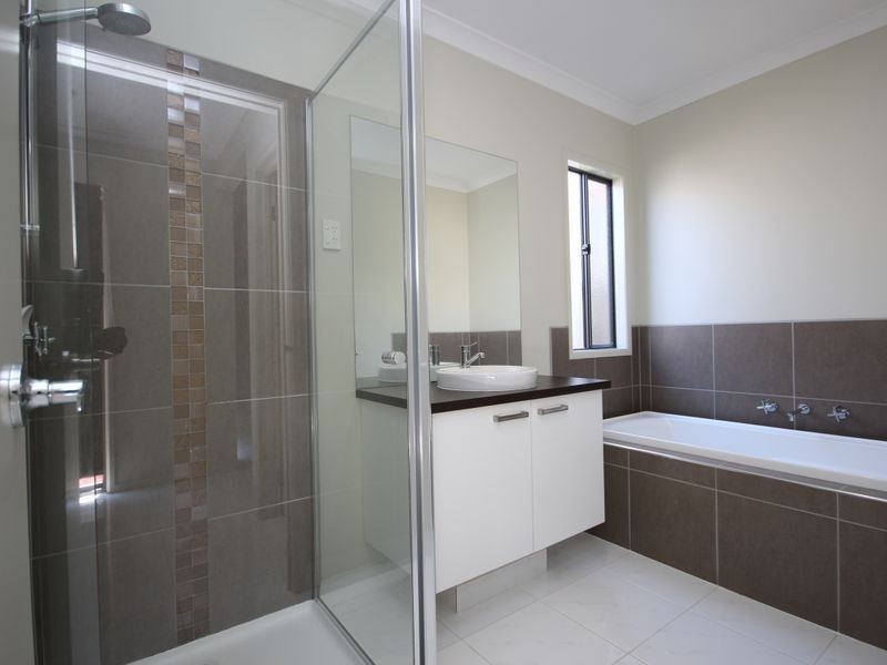 17 Furlong St, Craigieburn VIC 3064