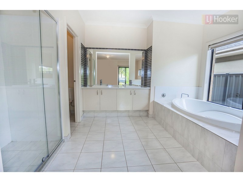 6 Meadow Street, Craigieburn VIC 3064