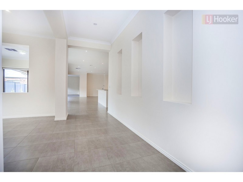 6 Meadow Street, Craigieburn VIC 3064