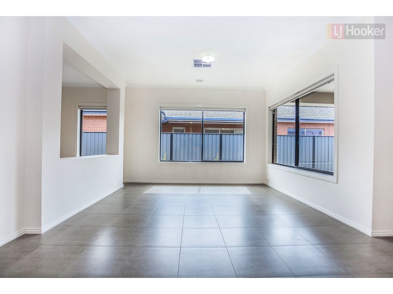 6 Meadow Street, Craigieburn VIC 3064