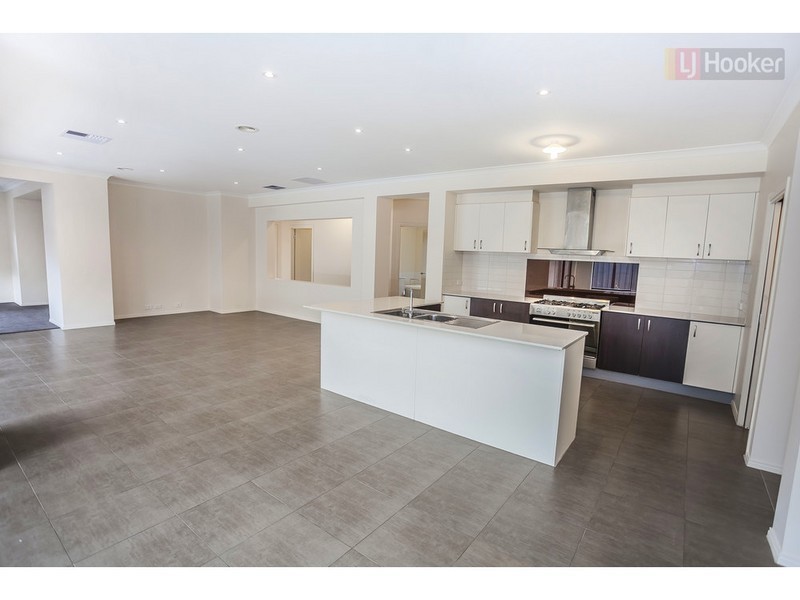 6 Meadow Street, Craigieburn VIC 3064