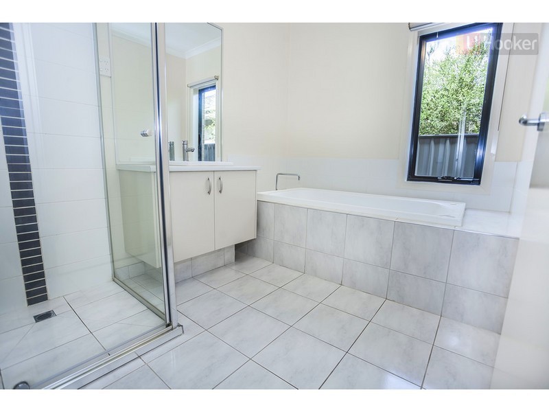 6 Meadow Street, Craigieburn VIC 3064