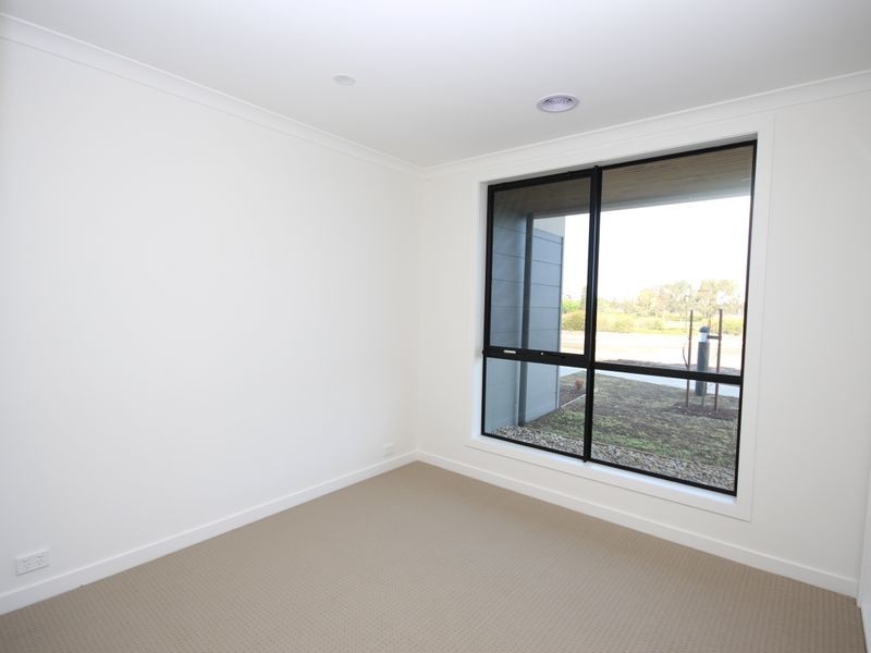 8 Yarramie Circuit, Craigieburn VIC 3064