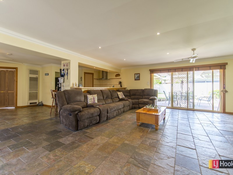 10 Watchet Court, Craigieburn VIC 3064