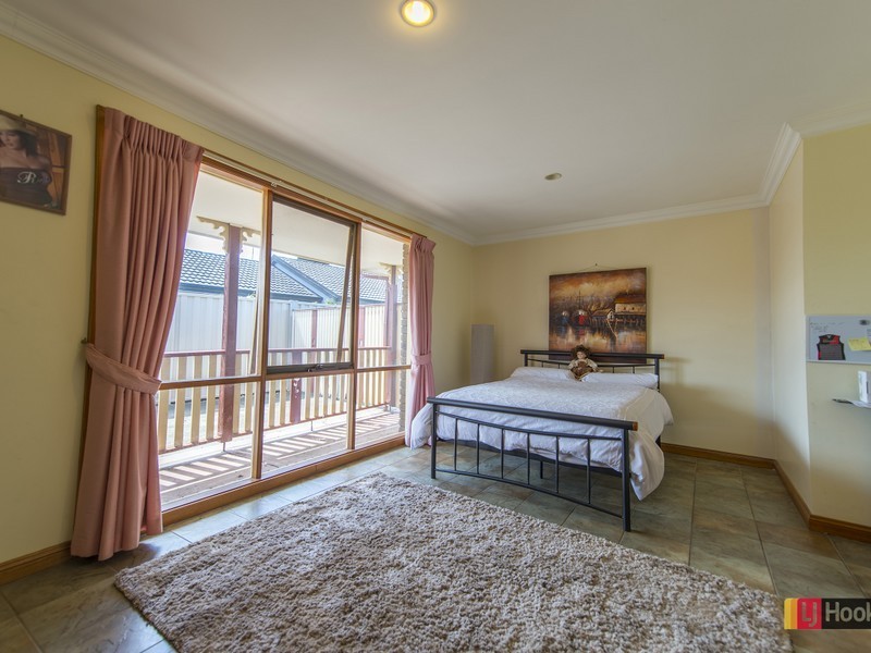 10 Watchet Court, Craigieburn VIC 3064