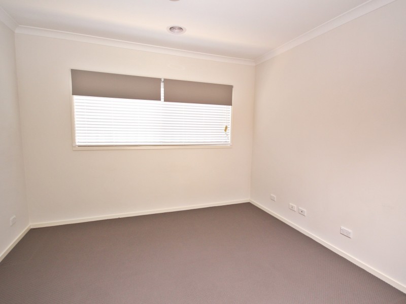 13 Thoresby Circuit, Craigieburn VIC 3064