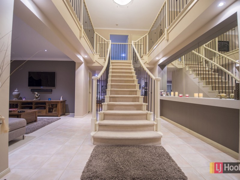 8 Boyden Square, Roxburgh Park VIC 3064