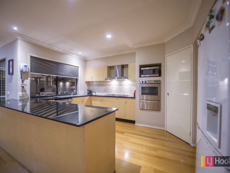 8 Boyden Square, Roxburgh Park VIC 3064