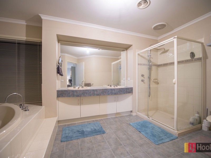 8 Boyden Square, Roxburgh Park VIC 3064