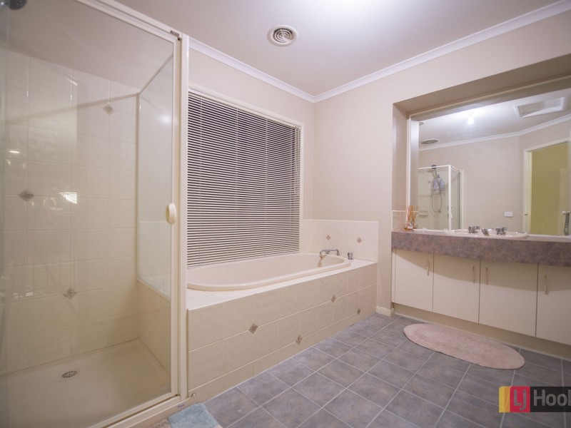 8 Boyden Square, Roxburgh Park VIC 3064