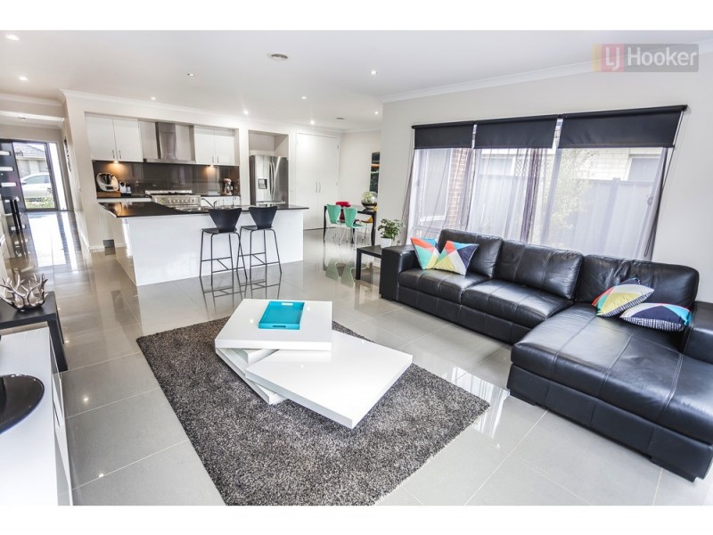 18 Black Wattle Road, Craigieburn VIC 3064