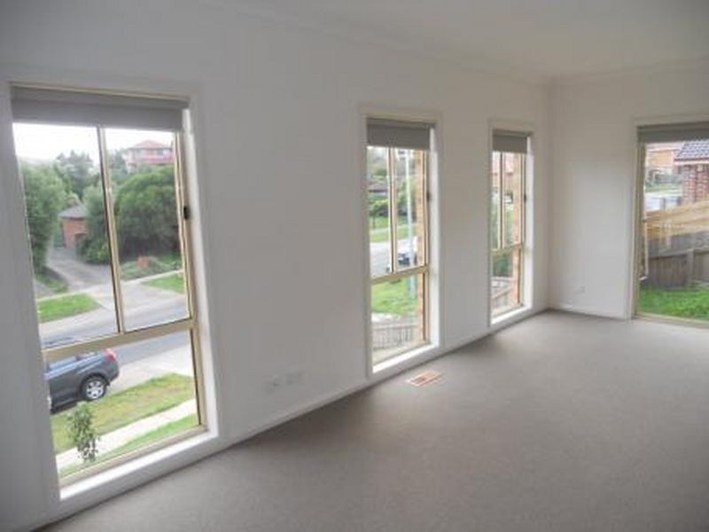 1/10 Shankland Blvd, Meadow Heights VIC 3048