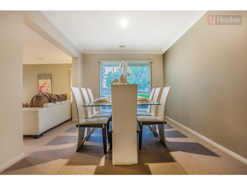 15 Parkside Rise, Craigieburn VIC 3064