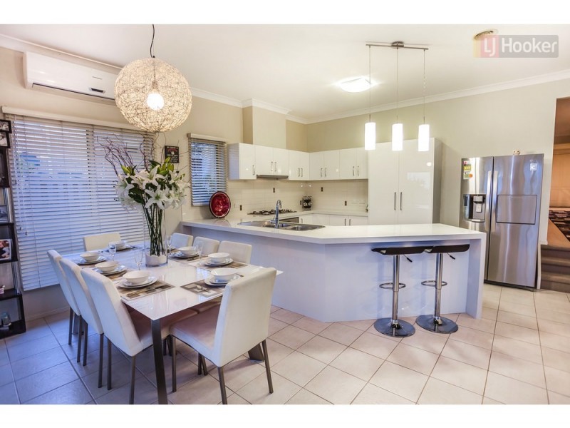 15 Parkside Rise, Craigieburn VIC 3064