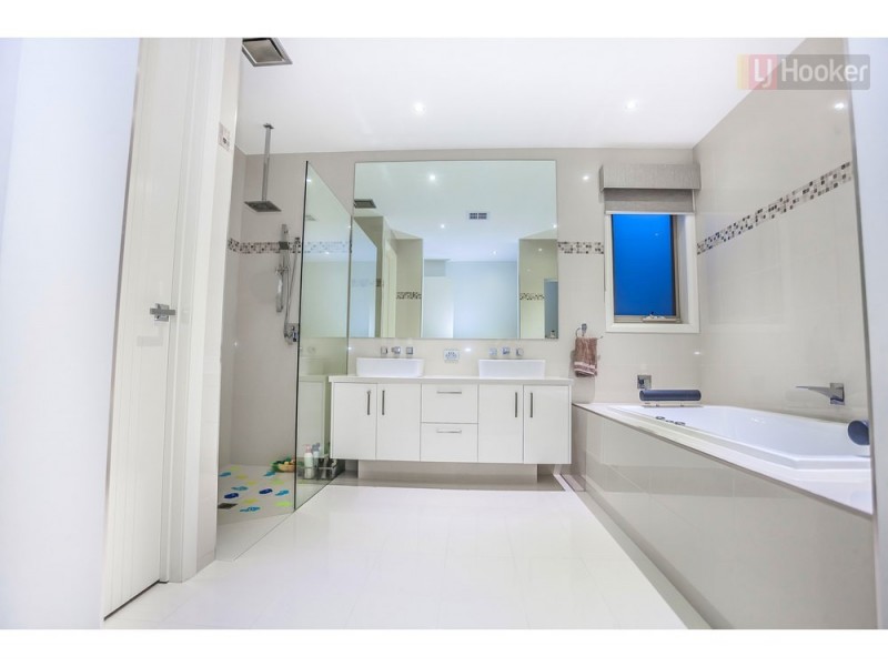 24 Champion Parade, Craigieburn VIC 3064