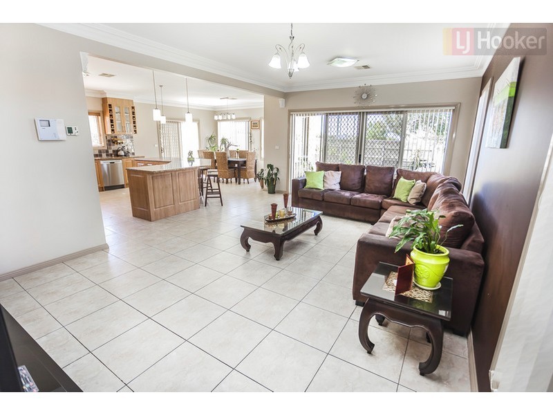 2 Colchester Circuit, Roxburgh Park VIC 3064