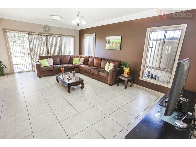 2 Colchester Circuit, Roxburgh Park VIC 3064