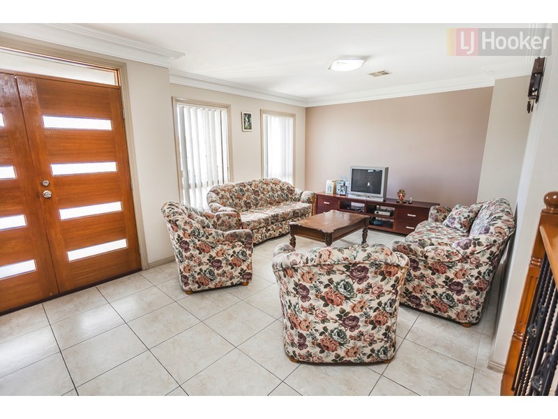 2 Colchester Circuit, Roxburgh Park VIC 3064