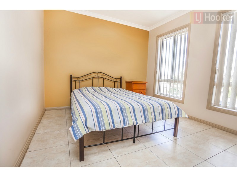 2 Colchester Circuit, Roxburgh Park VIC 3064