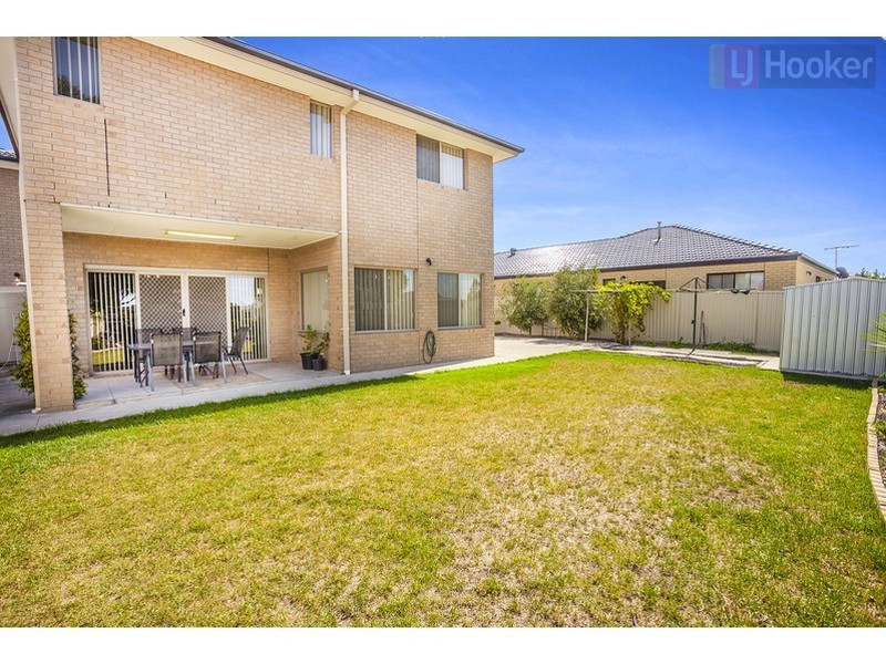 2 Colchester Circuit, Roxburgh Park VIC 3064
