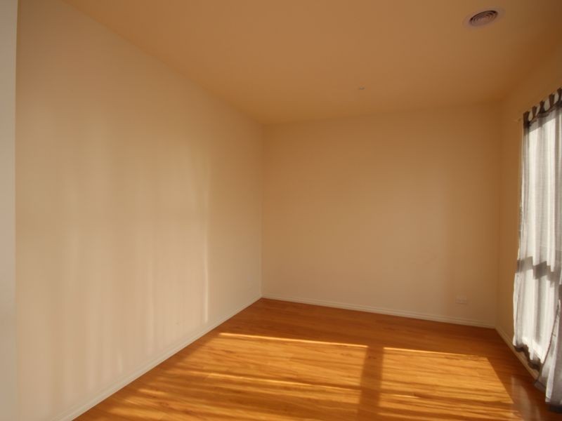 98 Newbury Blvd, Craigieburn VIC 3064
