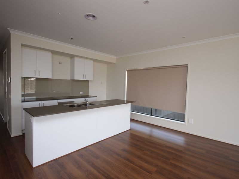 24 Lemon Myrtle Way, Craigieburn VIC 3064