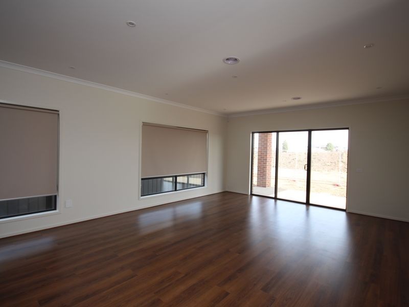 24 Lemon Myrtle Way, Craigieburn VIC 3064