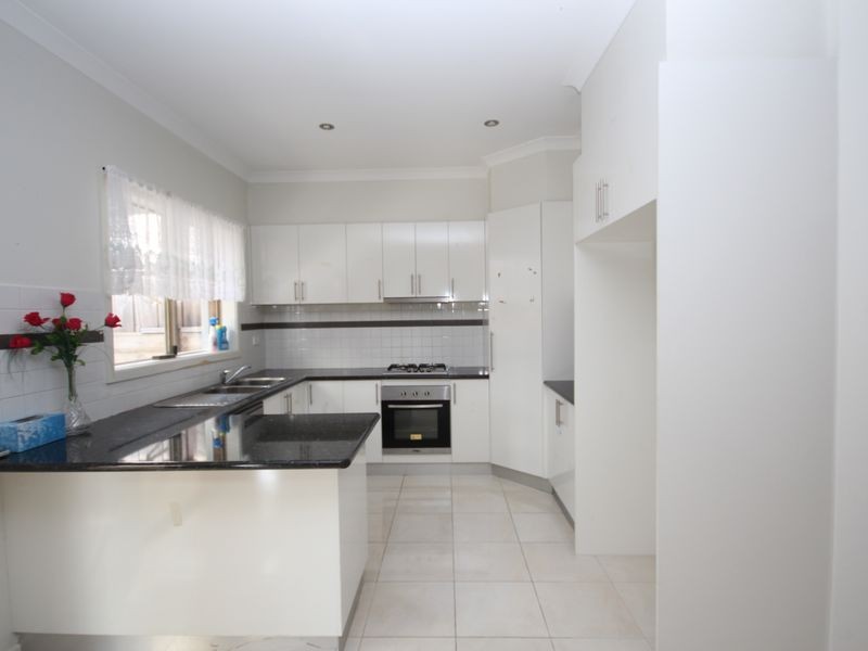 2/13 Green Valley Grove, Meadow Heights VIC 3048