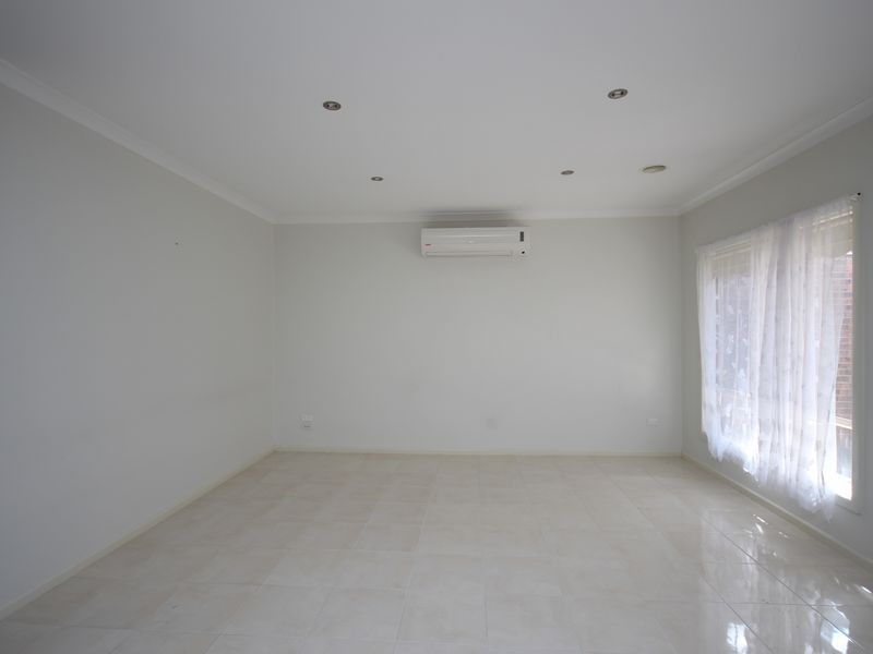 2/13 Green Valley Grove, Meadow Heights VIC 3048