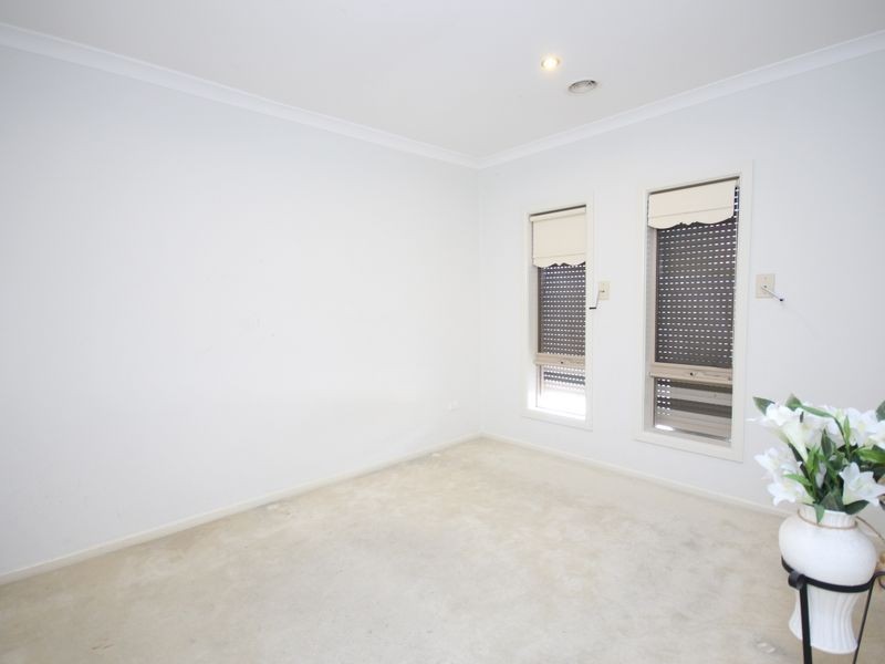 2/13 Green Valley Grove, Meadow Heights VIC 3048
