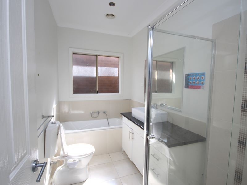 2/13 Green Valley Grove, Meadow Heights VIC 3048