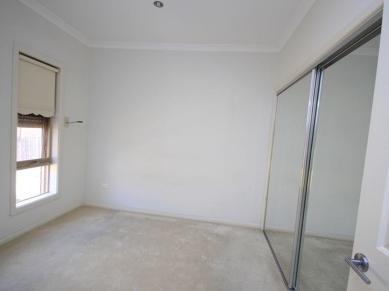 2/13 Green Valley Grove, Meadow Heights VIC 3048