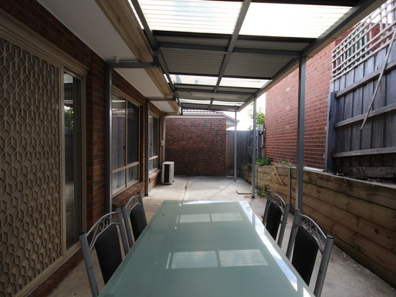 2/13 Green Valley Grove, Meadow Heights VIC 3048