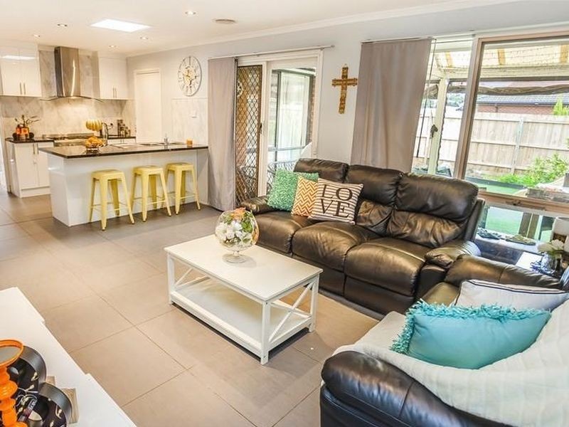 6 Wintle Close, Roxburgh Park VIC 3064