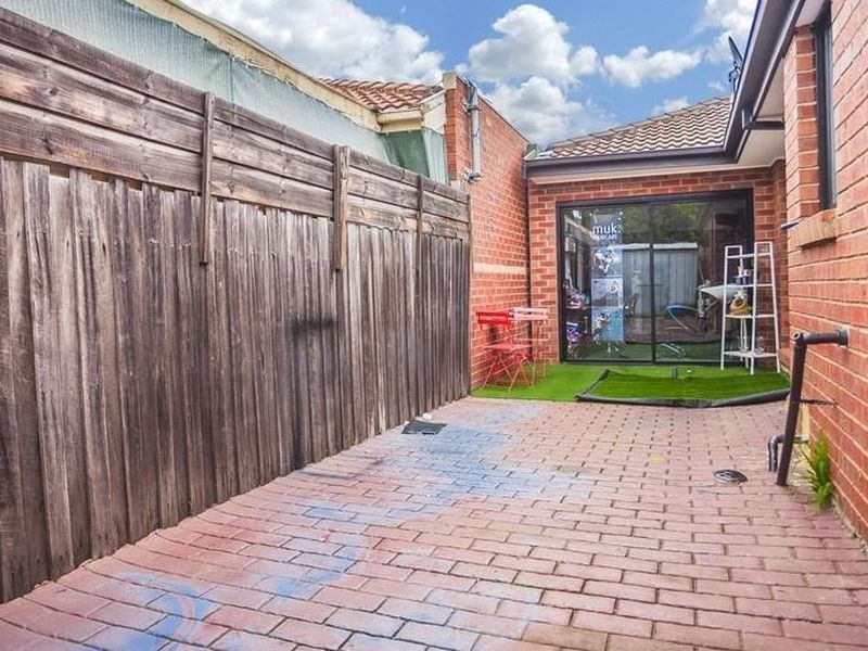 6 Wintle Close, Roxburgh Park VIC 3064