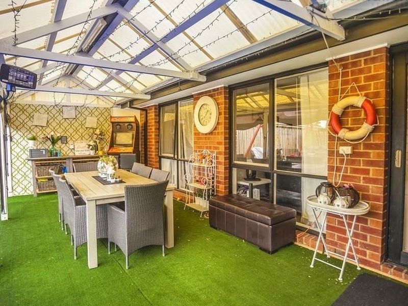 6 Wintle Close, Roxburgh Park VIC 3064