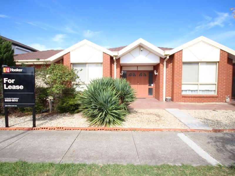86 McKenzie Cres, Roxburgh Park VIC 3064