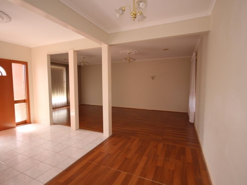 86 McKenzie Cres, Roxburgh Park VIC 3064