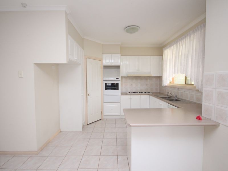 86 McKenzie Cres, Roxburgh Park VIC 3064