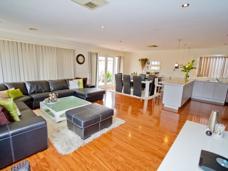 26 Paroo Avenue, Roxburgh Park VIC 3064