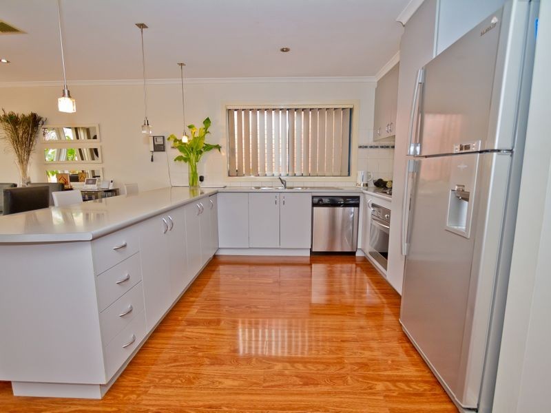 26 Paroo Avenue, Roxburgh Park VIC 3064