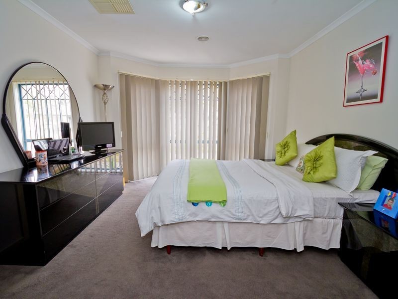 26 Paroo Avenue, Roxburgh Park VIC 3064