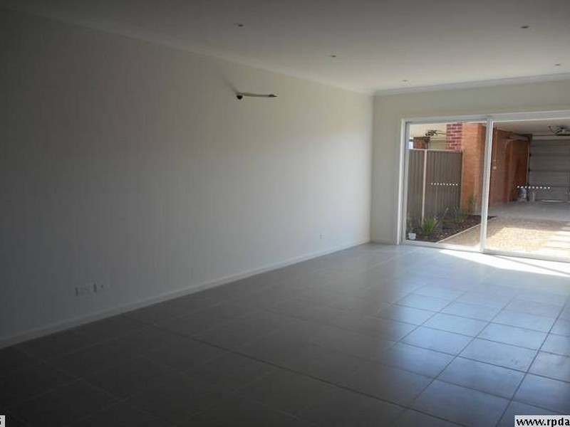 14 Little Windrock Lane, Craigieburn VIC 3064