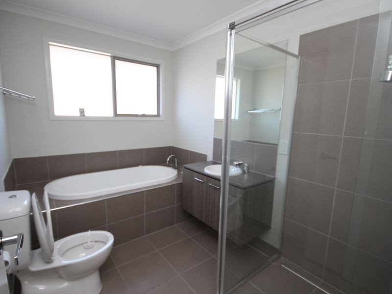 5 Versant Drive, Craigieburn VIC 3064